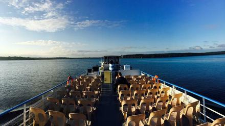 Ist das nett: Die MS Tempelhof mit Freiluftdeck im Kurzzeit-Einsatz - kleiner Haken: Es gibt weniger Radstellplätze, weniger Sitzplätze, das Schiff ist nicht barrierefrei.