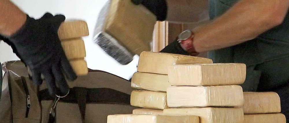 Paketeweise Drogen. Da freute sich damals die Polizei, ein toller Erfolg. Nur leider hatte sie selbst mitgemischt.