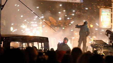 Krawalle zwischen pro-westliche Demonstranten und Polizei im Zentrum von Kiew. 