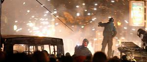 Krawalle zwischen pro-westliche Demonstranten und Polizei im Zentrum von Kiew. 
