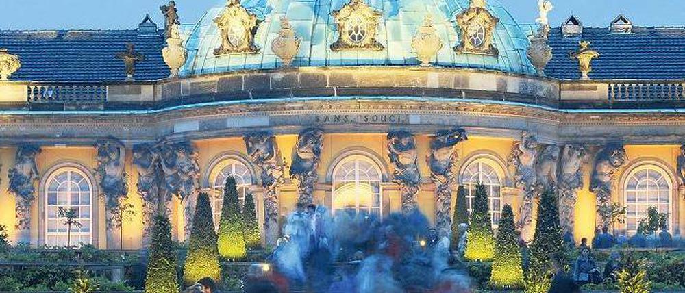 Husch, husch ins Schlösschen. Dieses Jahr werden die Sommernächte im Park Sanssouci besonders lang. Foto: dpa