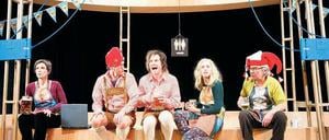 In der Selbstverwirklichungsmanege. Szene aus Daniela Löffners DT-Inszenierung „Alltag & Ekstase“. Foto: Eventpress Hoensch