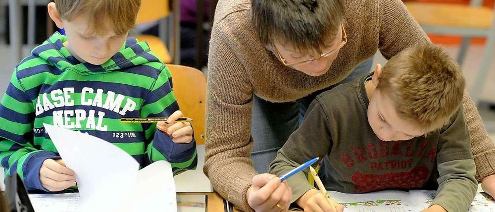 Große Hilfe. Kinder freuen sich über die Aufmerksamkeit von Eltern, Lehrer - und von engagierten freiwilligen Betreuern.