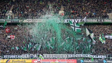 Schön bunt. Fußballfans sind keine homogene Masse. 
