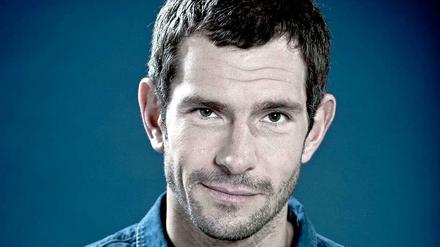 Micky Beisenherz schreibt die Moderationen für den RTL-Dschungel, die mal feinsinnig, mal mit dem Vorschlaghammer kommen.
