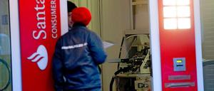 Mit einem Gasgemisch haben die Täter den Geldautomaten in Wilmersdorf aufgesprengt.