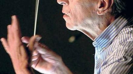 Humanist am Pult. Abbado bei einer Probe zu „Fidelio“ in Madrid, 2008. Foto: dpa