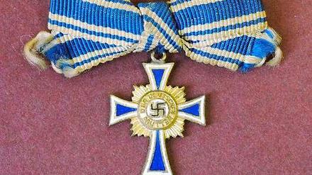 Auszeichnung für Frauen in der NS-Zeit: Mutterkreuz in Gold