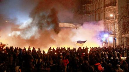 Kiew brennt: Mehrere Tote, Hunderte Verletzte - die Ukraine gleitet ins Chaos.