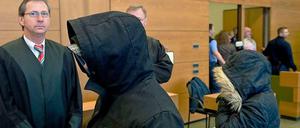 Vor zweieinhalb Jahren starb eine sechsköpfige Familie an Kohlenmonoxid. Das Abgasrohr war verstopft. Nun stehen die Vormieter wegen fahrlässiger Tötung vor Gericht