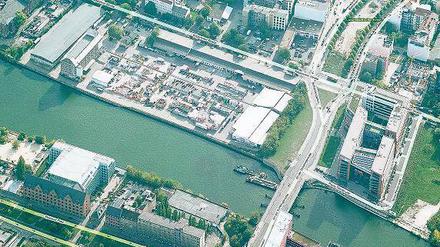 Das Plangebiet mit dem Viktoriaspeicher liegt im Ortsteil Kreuzberg an der Grenze zum Bezirk Mitte zwischen der Spree und der Köpenicker Straße.