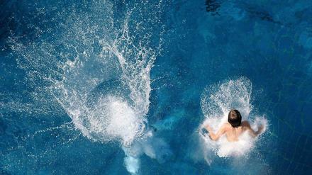 Da kommt Sehnsucht nach Sommer auf: Schwimmbecken im Freibad am Berliner Olympiastadion. 