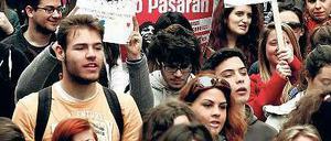 Griechische Studierende protestieren gegen Sparmaßnahmen.