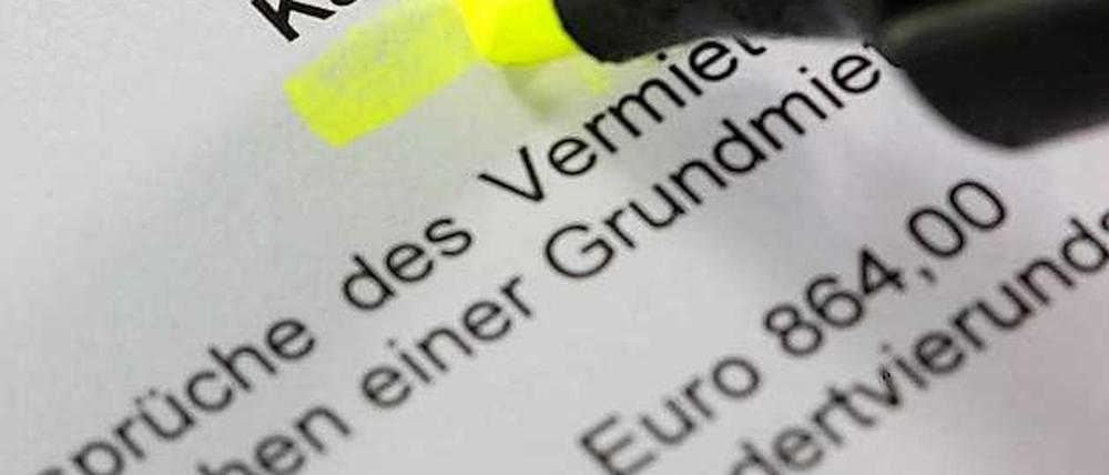 Bei einer Mietkautionsversicherung muss die Kaution nicht auf einen Schlag entrichtet werden. Dennoch raten Mieter- und Eigentümerverbände oft davon ab.