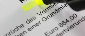 Bei einer Mietkautionsversicherung muss die Kaution nicht auf einen Schlag entrichtet werden. Dennoch raten Mieter- und Eigentümerverbände oft davon ab.