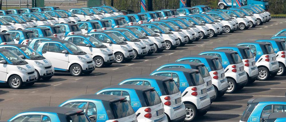 Groß mit Kleinwagen. In Berlin ist „Car-2-Go“ mit 1200 Autos Marktführer vor „Drive-Now“ mit 890 Fahrzeugen. 