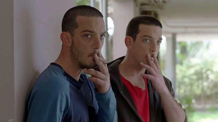 David und Eitan Cunio sind Zwillinge und spielen die beiden Brüder, die im Film ein Mädchen aus reichem Hause entführen, um mit dem Lösegeld die Schulden der Eltern zu bezahlen. 
