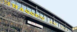 Leben in die Bude. Wenn der Bahnhof modernisiert wird, sollen auch die „Terrassen am Zoo“ wieder eröffnet werden. Das Restaurant war nach der Aufgabe des Halts für Fernzüge 2006 geschlossen worden, weil die Kunden ausgeblieben waren.