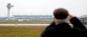 Blick auf den Berliner Pannenflughafen: Die Piraten ziehen Zwischenbilanz des BER-Untersuchungsausschusses.