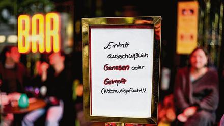 Die in Hamburg eingeführte 2-G-Regel besagt, dass nur noch Geimpfte und Genesene die jeweiligen Betriebe betreten dürfen.