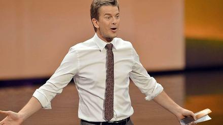 Ich bin noch da. Markus Lanz spielte bei „Wetten, dass..?“ mehrfach auf die Online-Petition gegen seine Talkshow an.