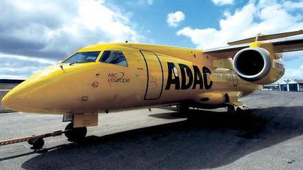 Privatreise im Ambulanz-Jet. Die fliegenden Intensivstationen des Autoclubs dienen eigentlich dem weltweiten Patiententransport. Foto: dpa