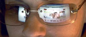 Kontaktanbahnung im Internet: Hier suchen sich Betrüger ihre oft einsamen Opfer, um ihnen die große Liebe vorzugaukeln. Doch am Ende wollen sie nur an deren Geld.