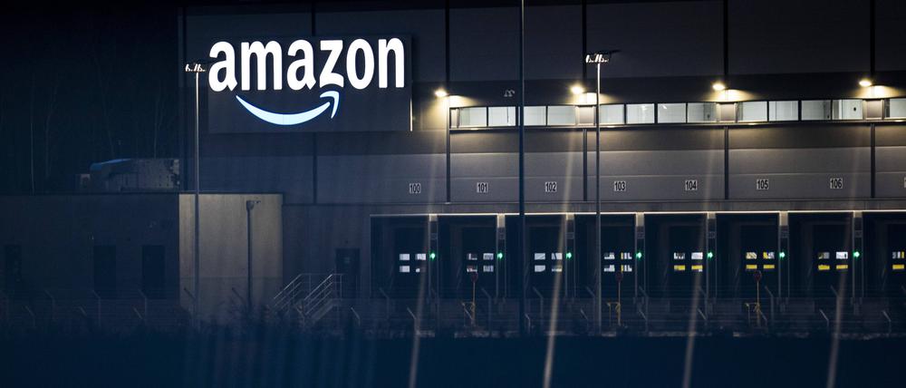 Ein Sortierzentrum von Amazon - hier am Flughafen Schönefeld. 
