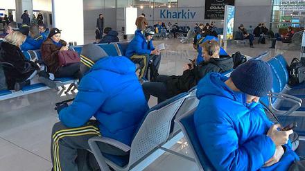 Gestrandet in Charkow. Die Begeisterung der Berliner Spieler über ihre Ankunft in der Ost-Ukraine hielt sich in Grenzen.