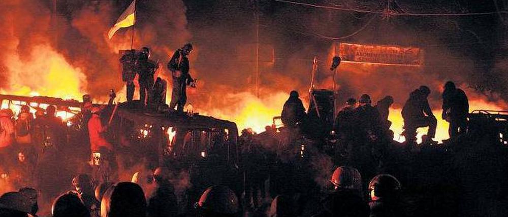 Unerklärter Krieg der Macht. Barrikaden in Kiew, das Foto entstand am Samstag. Foto: dpa