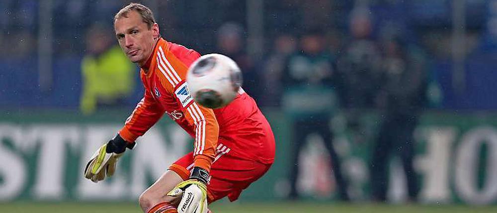 Wenn's nicht läuft, dann aber richtig. HSV-Torhüter Jaroslav Drobny machte beim 0:2 keine glückliche Figur.