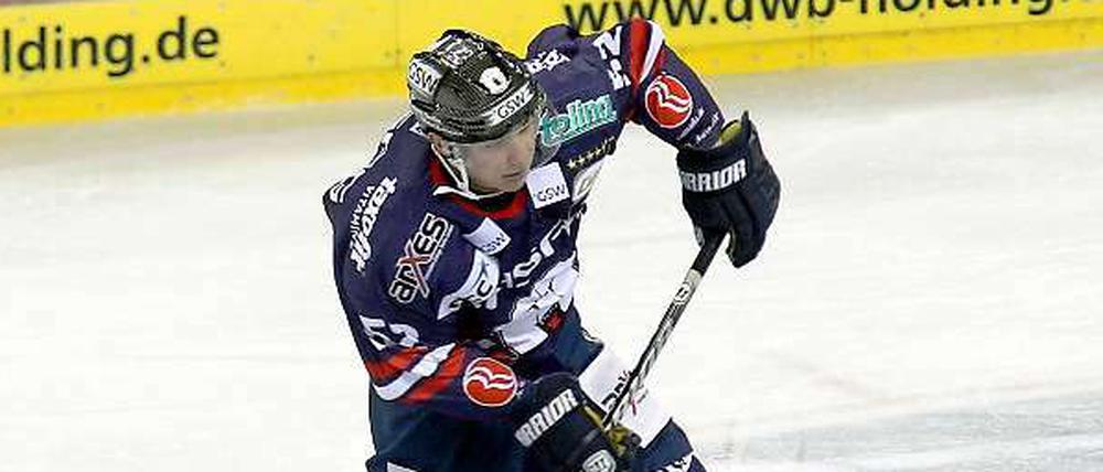 Lichtblick. Youngster Sven Ziegler traf auch gegen Krefeld und macht zumindest Hoffnung für die Zukunft.