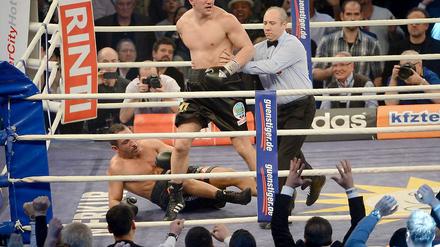 Einschlag. Marco Huck lässt Firat Arslan. 