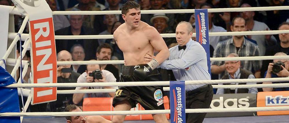 Einschlag. Marco Huck lässt Firat Arslan.