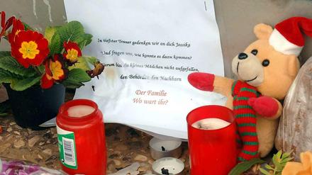 Vernachlässigt, misshandelt, gestorben. Immer wieder müssen in Deutschland Kinder sterben, weil sie von den Eltern misshandelt wurden
