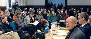 In Aufruhr. Studierende und Mitarbeiter wehren sich gegen den „intransparenten“ Schließungsbeschluss.