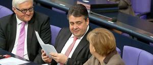 Wie war ich? Sigmar Gabriel zwischen Angela Merkel und Frank Walter Steinmeier.