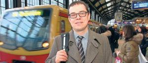 Der Chef als Fahrgast. Peter Buchner, Geschäftsführer der S-Bahn, fährt fast jeden Arbeitstag mit seinen Zügen von Babelsberg ins Büro am Nordbahnhof.