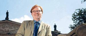 Klassizismus, wie er ihn liebt. Der frühere Kulturstaatssekretär André Schmitz auf dem Gendarmenmarkt. 