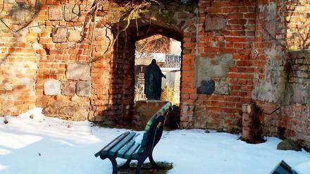 Eisig. Obdachlose übernachten häufig auf Parkbänken. Im Winter kann das sehr gefährlich sein.