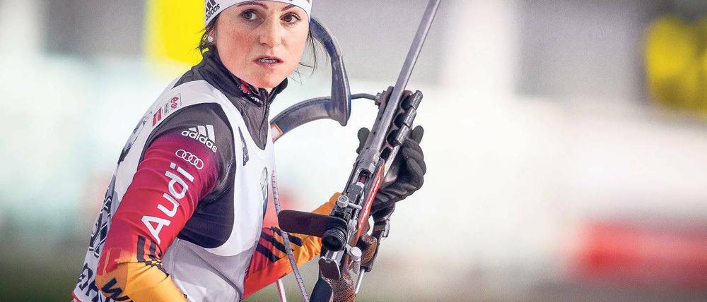 Blick zurück. Für die 36 Jahre alte Andrea Henkel rückt das Ende der Karriere näher. Foto: Imago