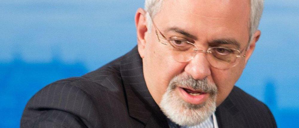 Irans Außenminister Mohammed Dschawad setzt sich von Ex-Präsident Mahmud Ahmadinedschad ab, der den Holocaust immer wieder öffentlich geleugnet hatte.