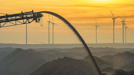 Kohle statt Windkraft: Rund acht Prozent mehr Strom als 2012 hat Vattenfall im vergangenen Jahr mit Braunkohle produziert. Foto: Imago