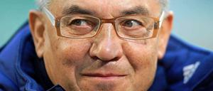 Alles anders. Es gab Winter, da holte Felix Magath schon mal acht Spieler im Winter. 