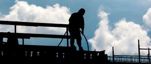 Der Bau gilt seit jeher als eine der Branchen, in denen verhältnismäßig viel schwarzgearbeitet wird.