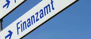 Sind wir Berliner Steuersünder? Unser Autor hat sich auf die Suche nach einem Steuersünder-Strafrichter gemacht und mit ihm über Steuersünder gesprochen. Die bleiben, soweit sie Reue zeigen und je nach Höhe des Schadens, oft von der Anklagebank verschont.