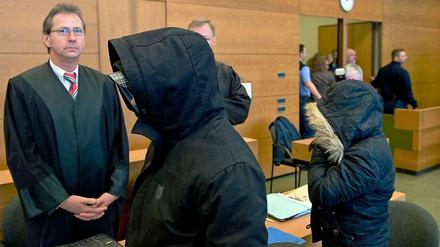Vor zweieinhalb Jahren starb eine sechsköpfige Familie an Kohlenmonoxid. Das Abgasrohr war verstopft. Nun wurden die Vormieter zu einer Geldstrafe verurteilt.