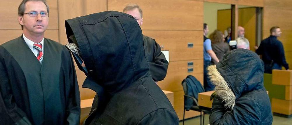 Vor zweieinhalb Jahren starb eine sechsköpfige Familie an Kohlenmonoxid. Das Abgasrohr war verstopft. Nun wurden die Vormieter zu einer Geldstrafe verurteilt.
