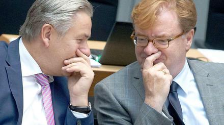 In der Steueraffäre um den ehemaligen Kultur-Staatssekretär André Schmitz soll sich der Regierende Bürgermeister Klaus Wowereit am Montag vor dem Rechtsausschuss verantworten.