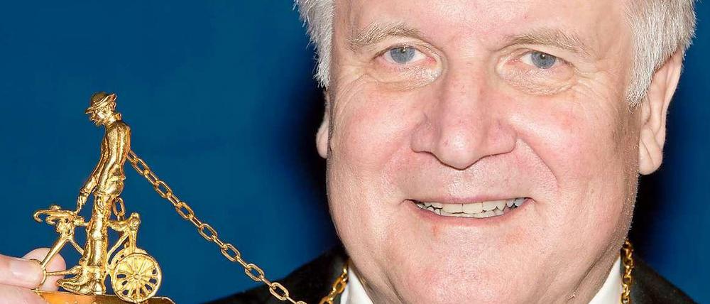 Horst Seehofer, mit dem Karl-Valentin-Orden.